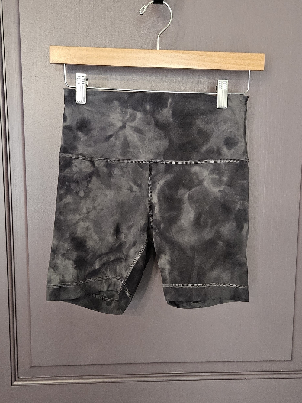 lululemon athletica Women's High-Rise Gray Tie-Dye Athletic Bike Shorts